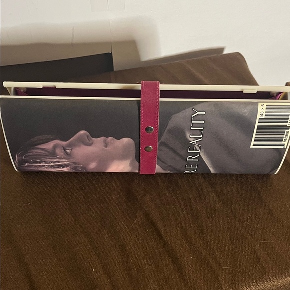 😄Vintage magazine clutch boho chic fashion statement piece iconic - Picture 11 of 11